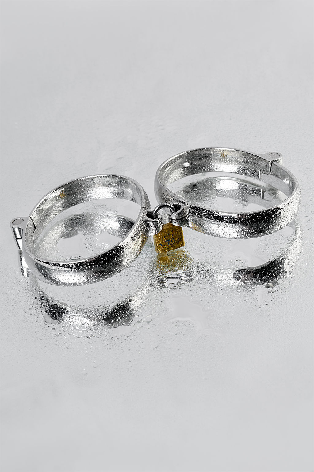 Наручники Metal by TOYFA, серебристые, 6,5Х8 см