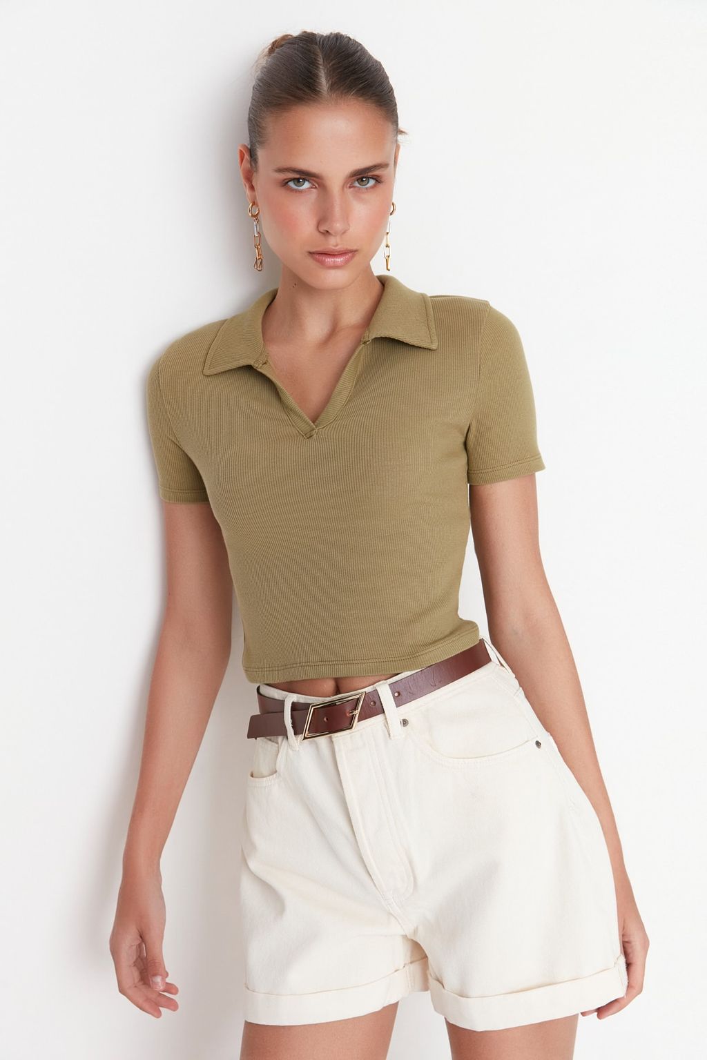 Trendyolmilla Siyah Fitted/Vucuda Oturan Crop Polo Yaka Fitilli Esnek Orme Bluz TWOSS21BZ0038  фото 28