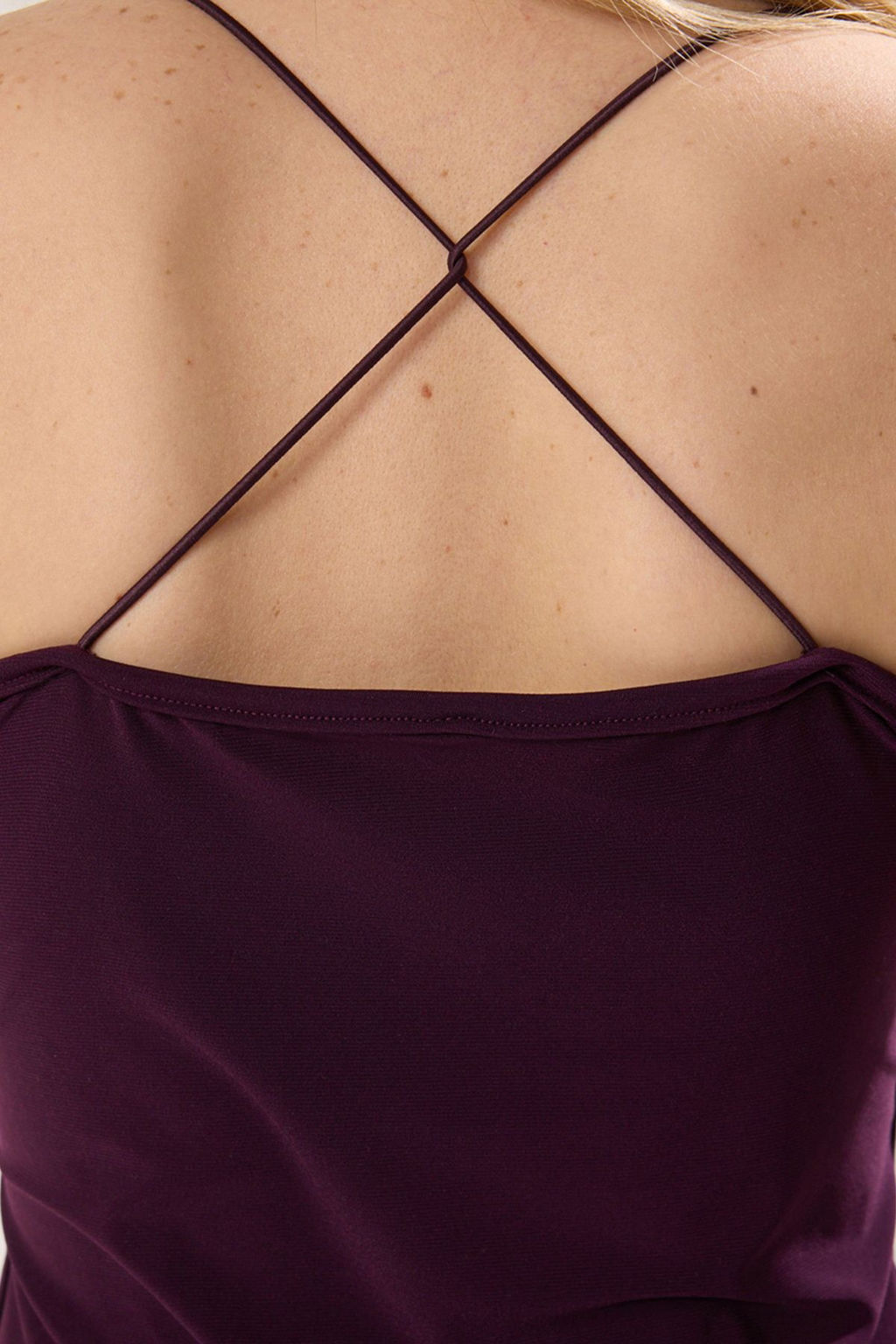 Murdum Ask?l? Capraz S?rt Detayl? Havuz Yaka Vucuda Oturan EsnekOrme Bluz TWOSS25BZ00287