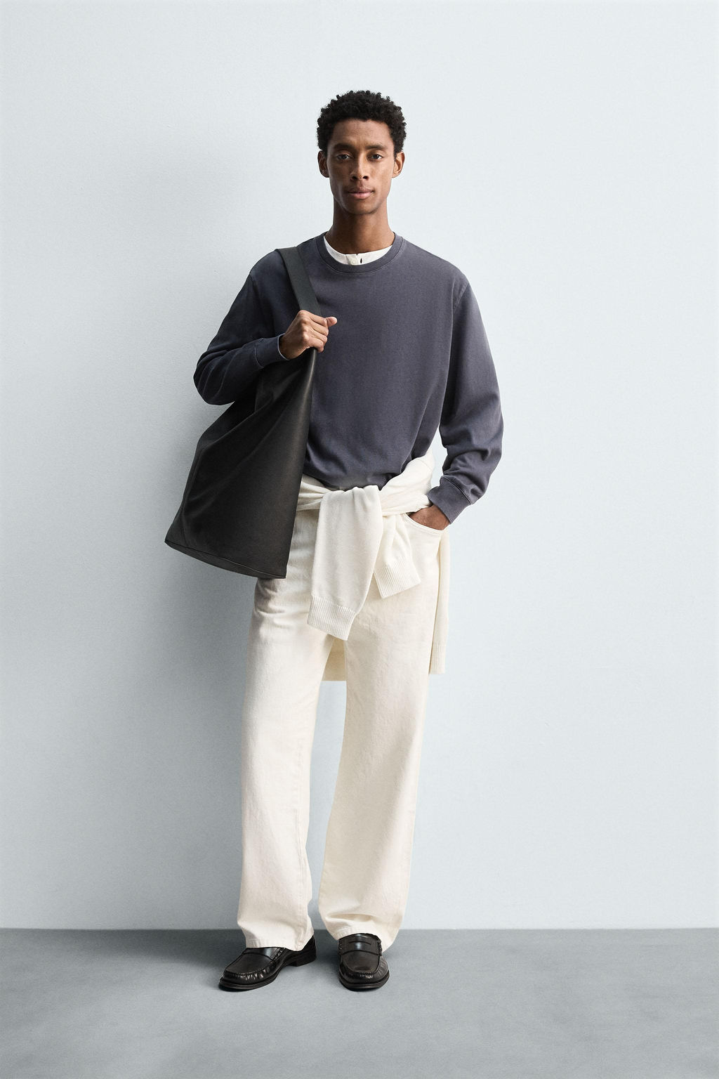SOFT CREW NECK FADED SWEATSHIRT