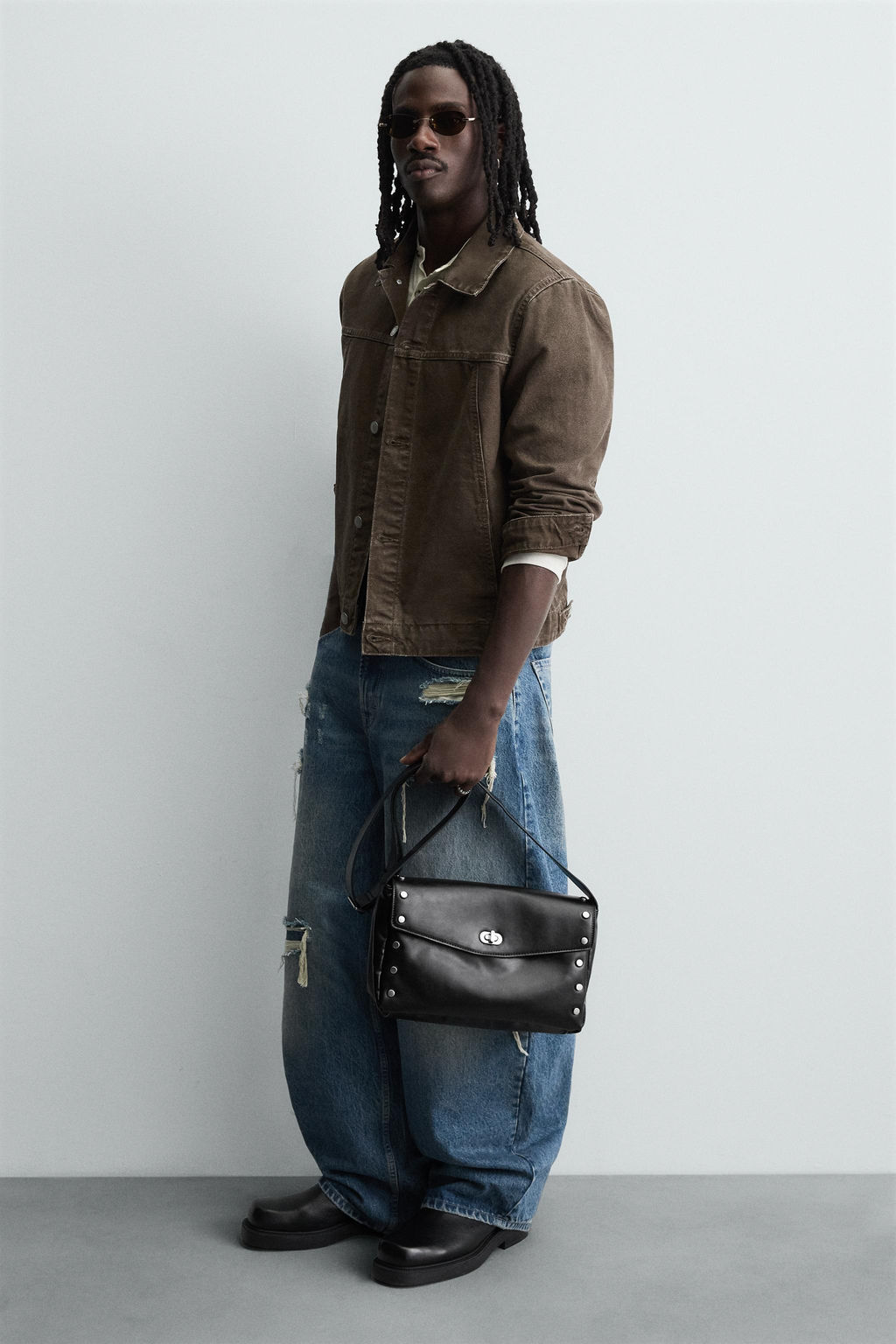 CROSSBODY BAG WITH METAL DETAIL