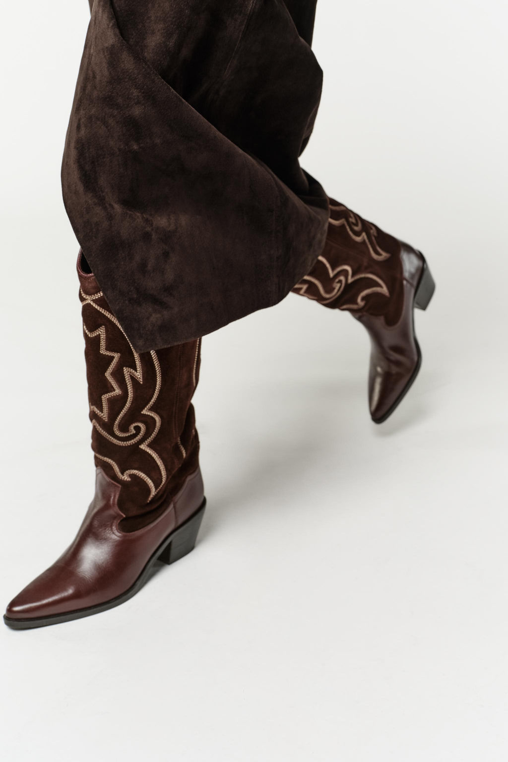EMBROIDERED LEATHER COWBOY KNEE-HIGH BOOTS