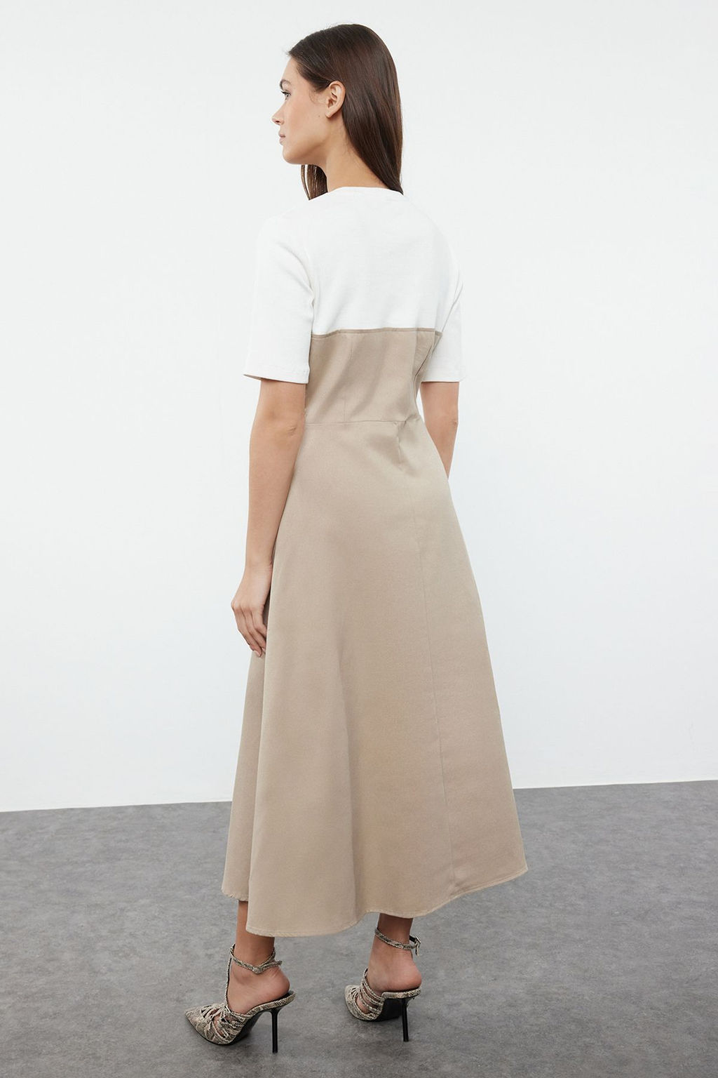 TRENDYOLMILLA Siyah Duz Midi Dokuma Elbise TWOAW25EL00162
