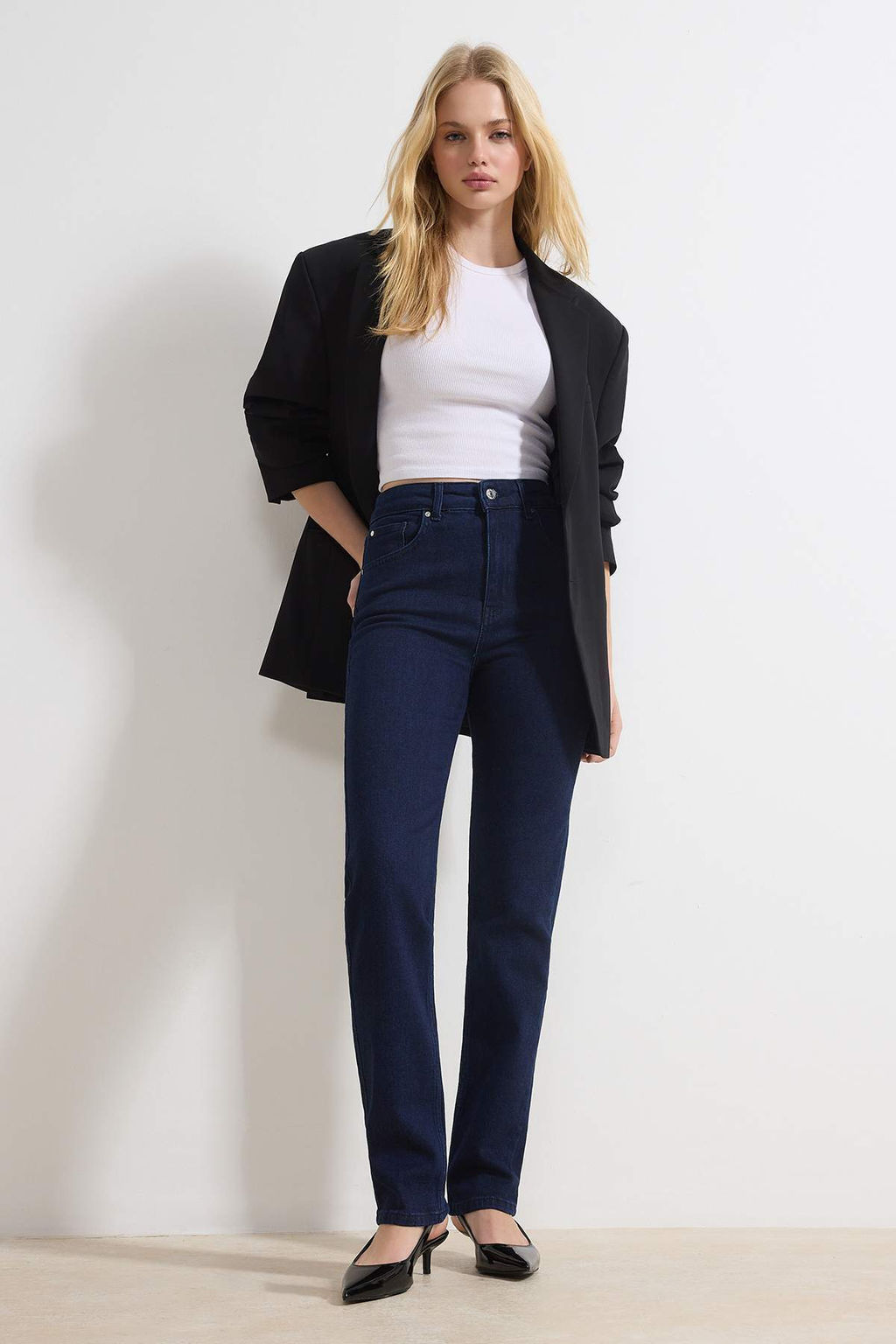 Koyu Mavi Yuksek Bel Az Esnek Straight Duz Kesim Slim Jeans TWOSS26JE00102 - Trendyolmilla фото 3