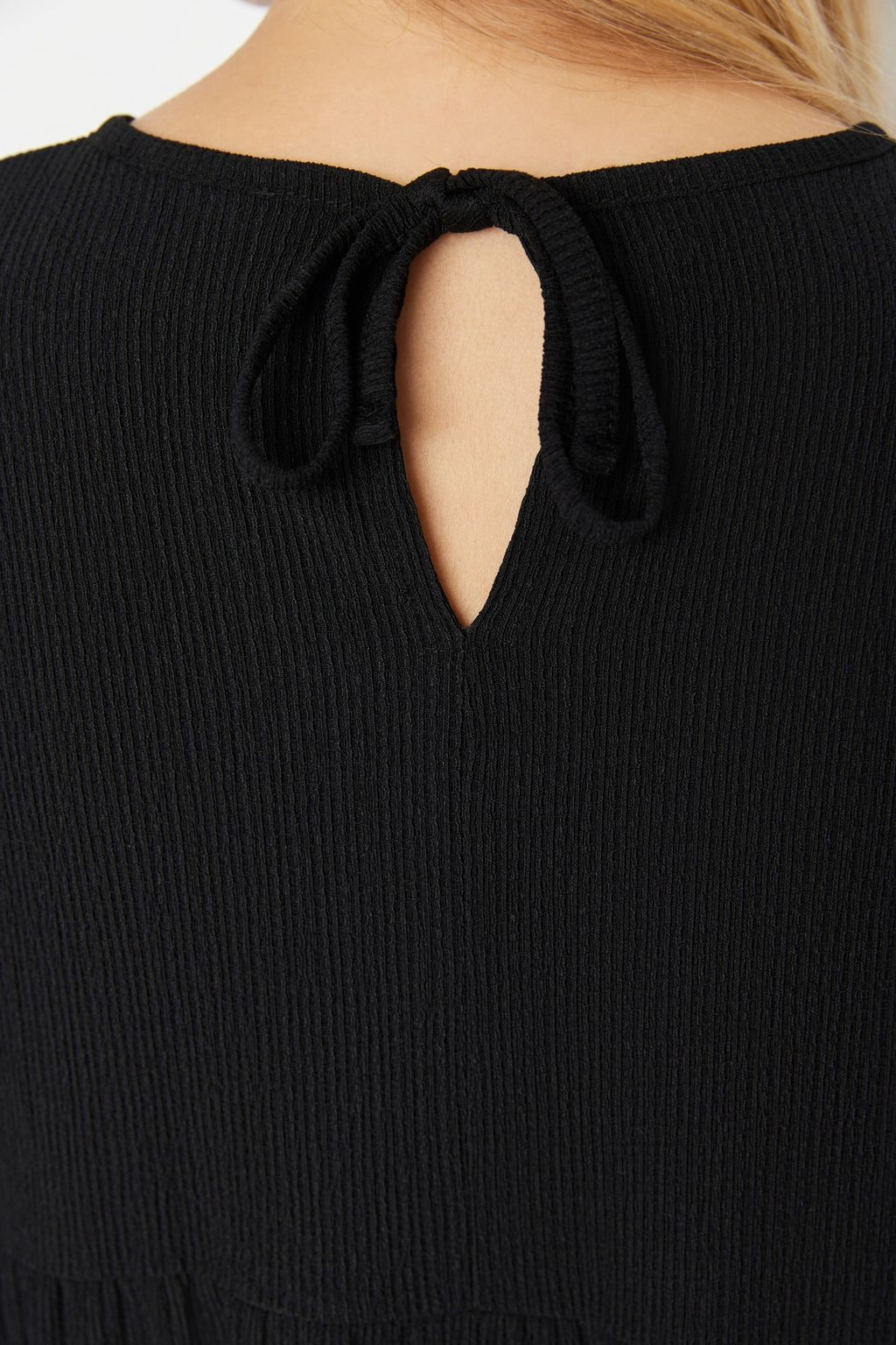 TRENDYOLMILLA Siyah Volanl? Skater/Belden Ac?lan Burumcuk/Dokulu Mini Orme Elbise TWOAW23EL00371  фото 3