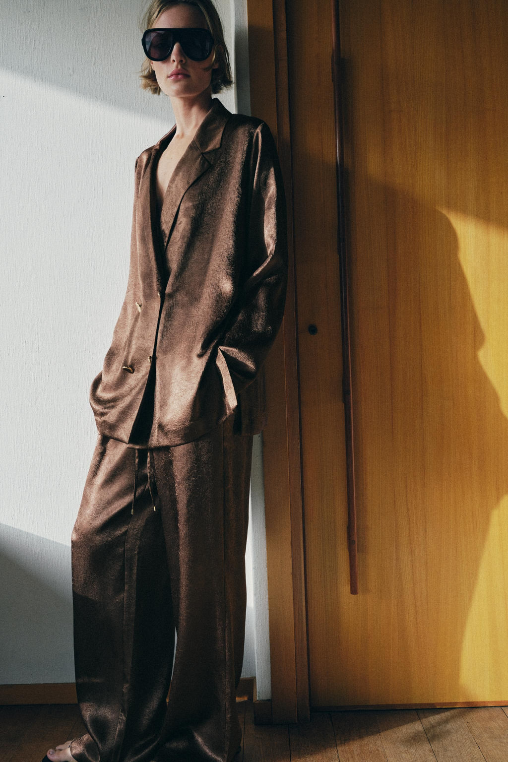 BLAZER FLUIDA EFECTO ARRUGADO / Marr?n