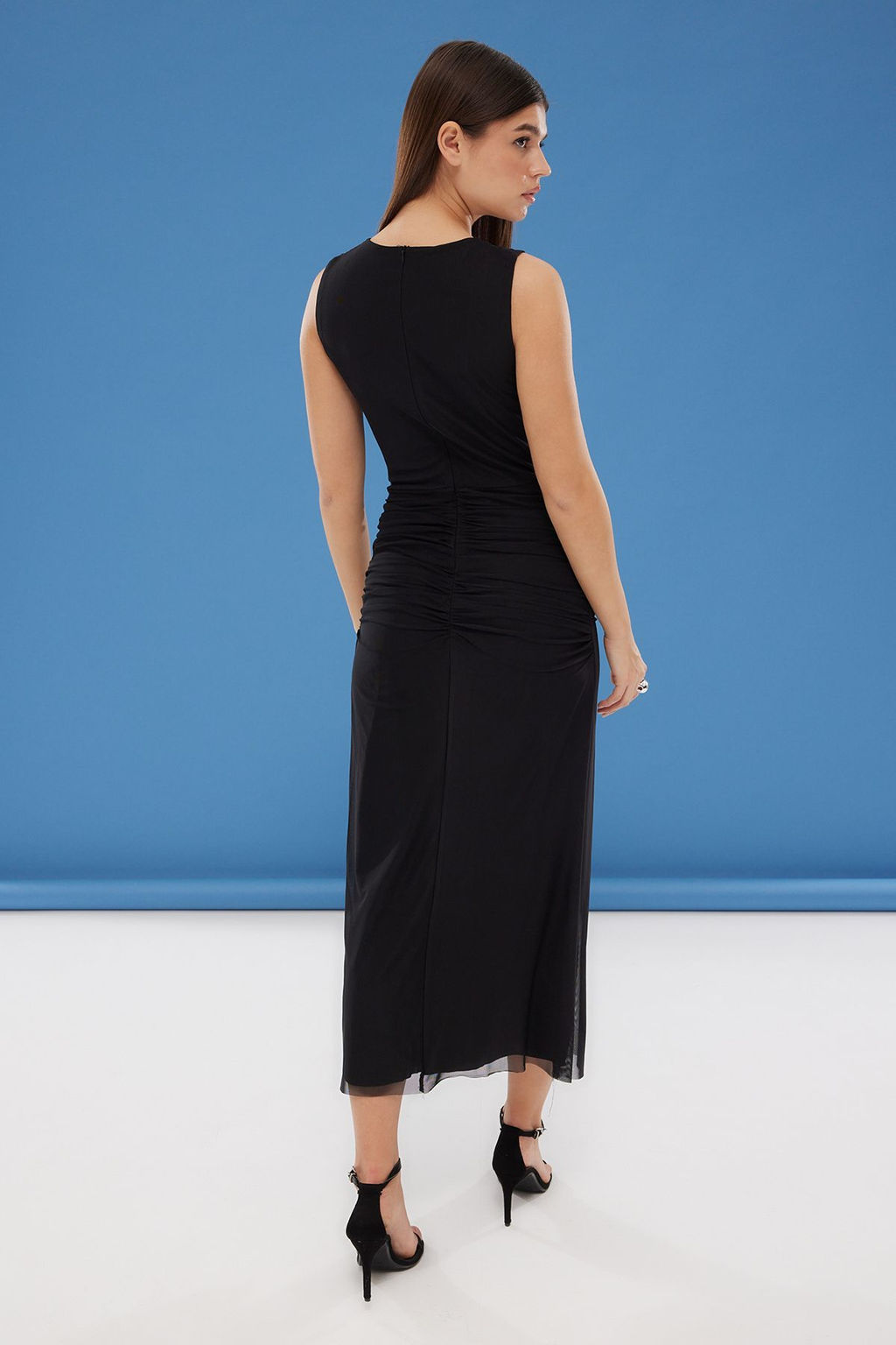 TRENDYOLMILLA Siyah Degaje Yaka Aksesuar Detayl? Astarl? Tul Orme S?k Elbise TPRSS25EL00042  фото 5