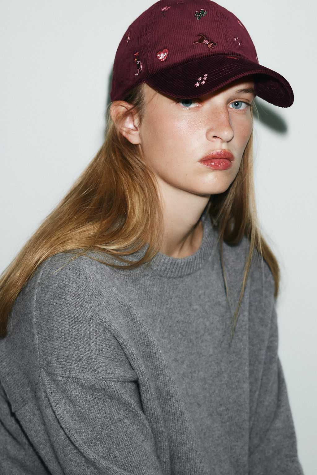 EMBROIDERED CORDUROY CAP