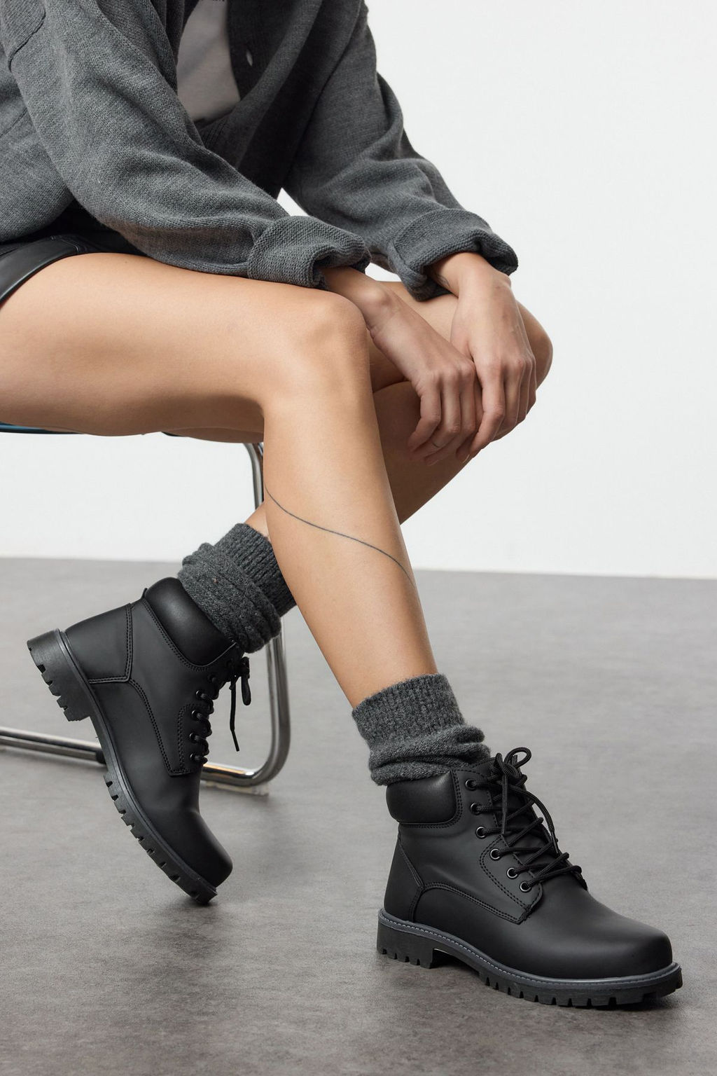 Trendyolmilla Shoes Siyah Bagc?kl? K?sa Duz Topuklu Kad?n Bot 
TAKAW25BO00046  фото 3