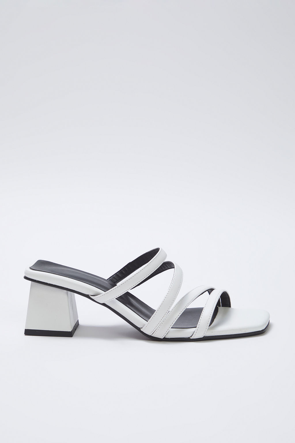 Trendyol Shoes Siyah Ince Bantl? Kare Burun Kad?n Blok Topuklu Terlik TAKSS25TO00065 - Trendyolmilla фото 11