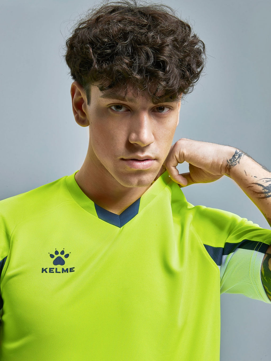 Футбольная форма KELME Short-Sleeved Football Suit (Light Green/Blue)