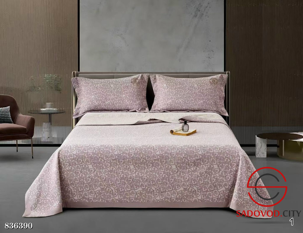 Покрывало на кровать с двумя наволочками