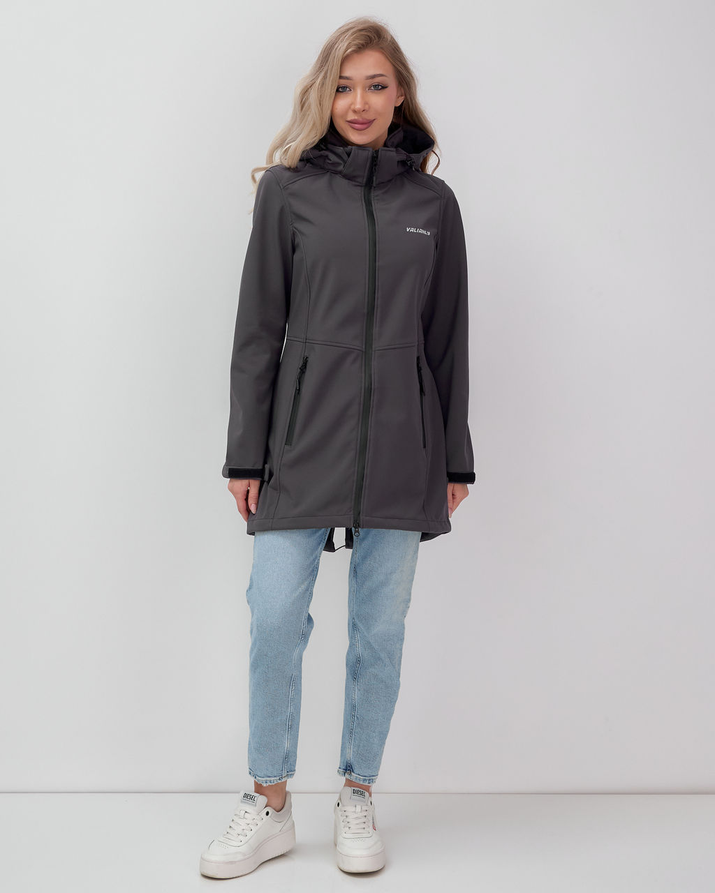 Парка спортивная женская с капюшоном softshell темно-серого цвета 9568TC - Mtforce фото 44