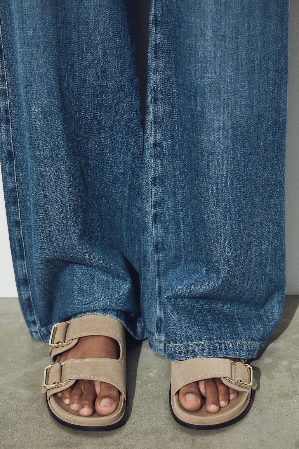 SPLIT SUEDE STRAPPY FLAT SANDALS - Zara фото 11