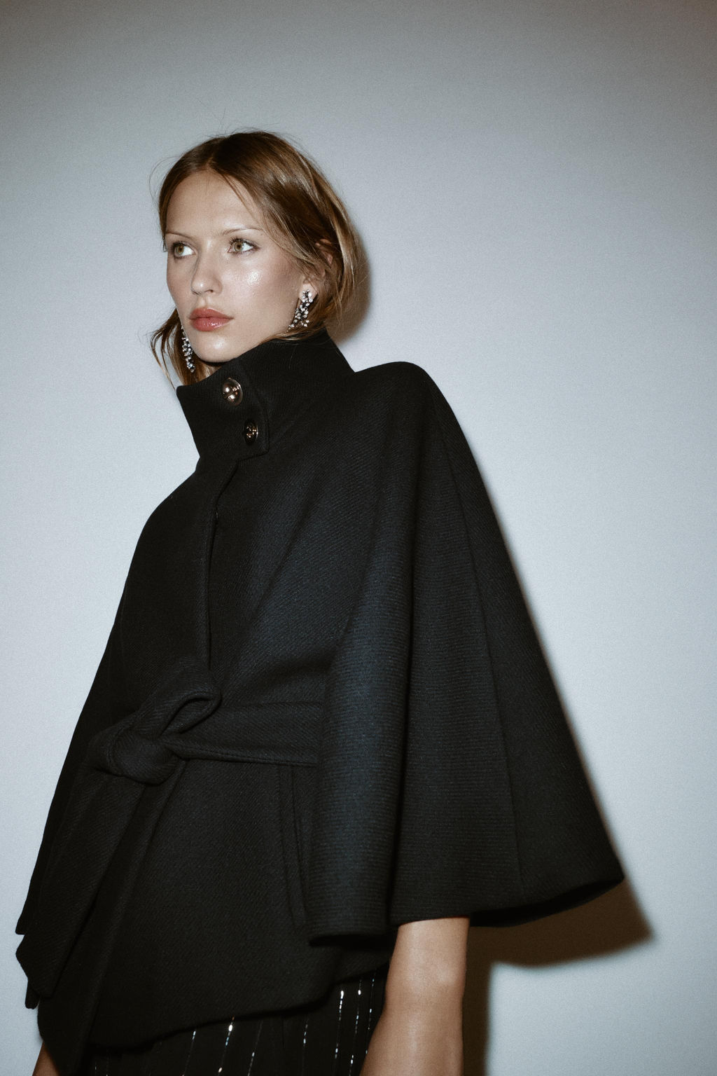 SHORT WOOL COAT WITH CAPE SLEEVES AND BELT - Zara фото 6