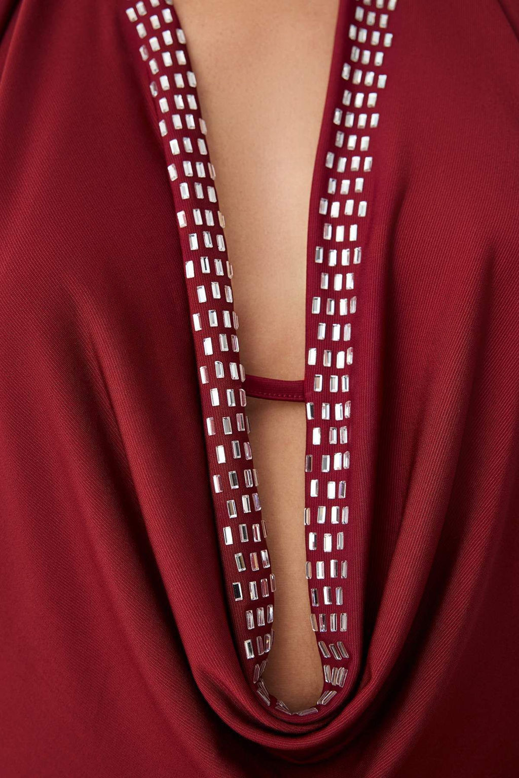 TRENDYOLMILLA Lacivert Degaje Yaka Derin Dekolteli Parlak Tas Detayl? Orme S?k Abiye Elbise TPRSS25AE00004 фото 4