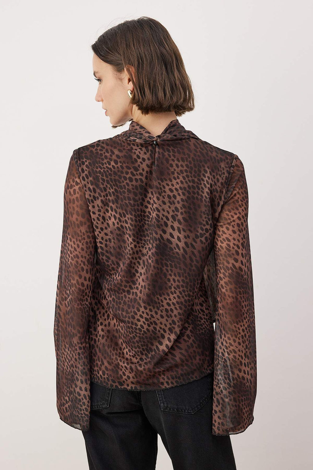 Siyah Fitted Animal Bask?l? Overlok Detayl? Tul Esnek Orme Bluz TWOAW26BZ00327 - Trendyolmilla фото 4