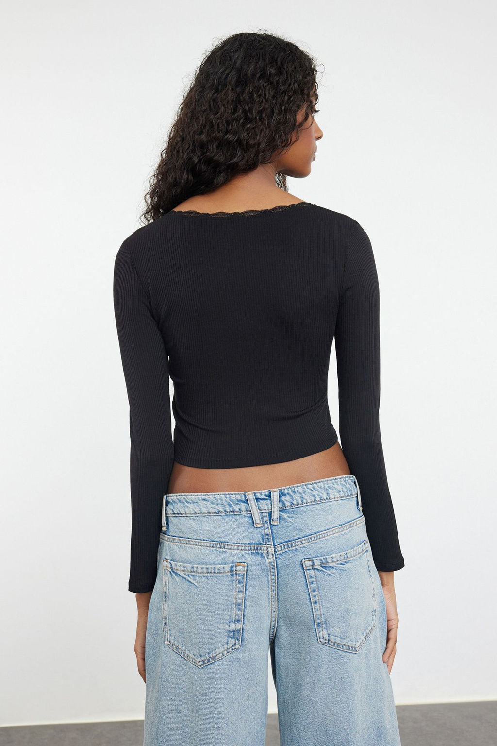 Trendyolmilla Siyah Kare Yaka Dantel Detayl? Crop/K?sa Orme Bluz TWOAW25BZ00007  фото 4