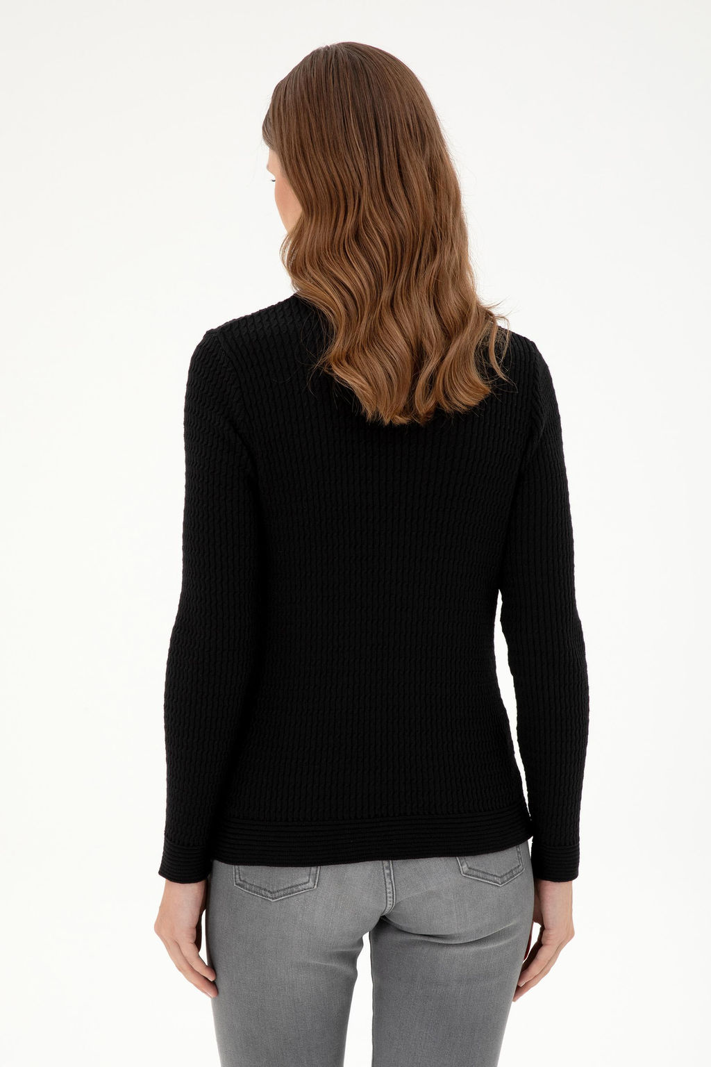 Женский черный базовый свитер Неожиданная скидка в корзине