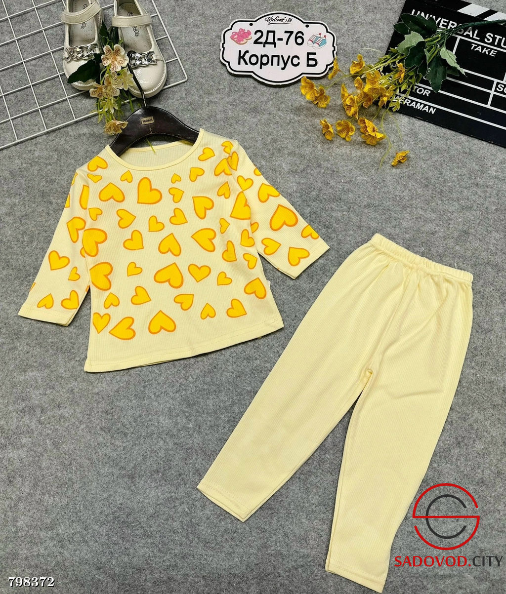 Костюм для девочки с сердцами