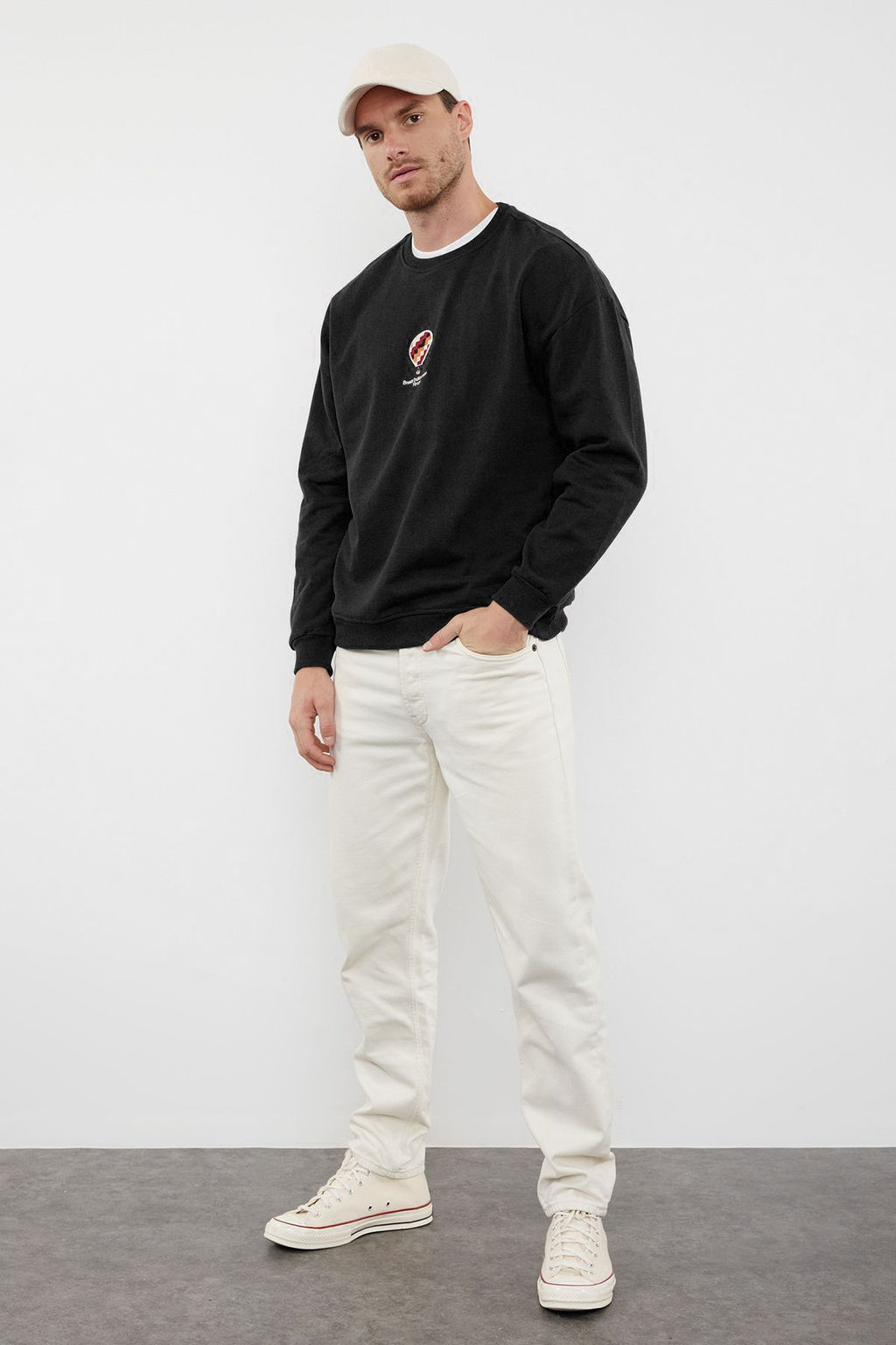 TRENDYOL MAN Oversize/Genis Kesim Bisiklet Yaka Dokulu Nak?s Detayl? Sweatshirt TMNAW25SW00155 - Trendyolmilla фото 2