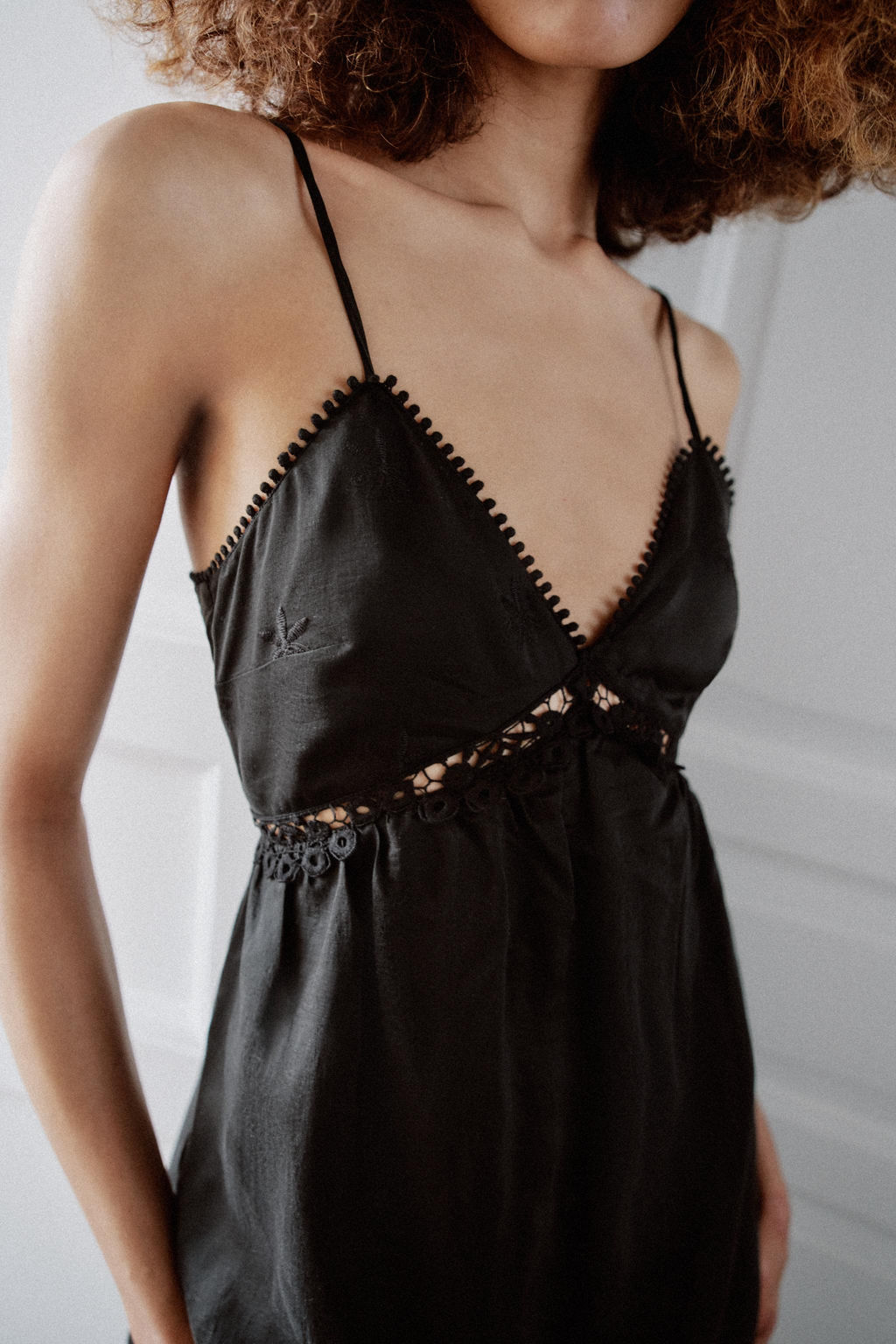 VESTIDO MIDI BORDADOS / Negro - Zara фото 3
