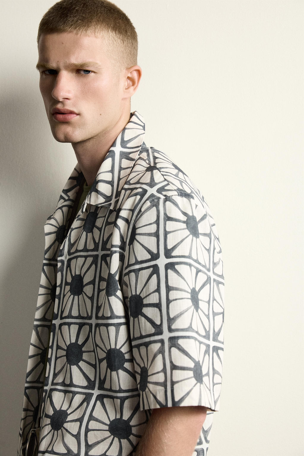 CAMISA RELAXED FIT ESTAMPADO MOSAICO / Blanco - Zara фото 6