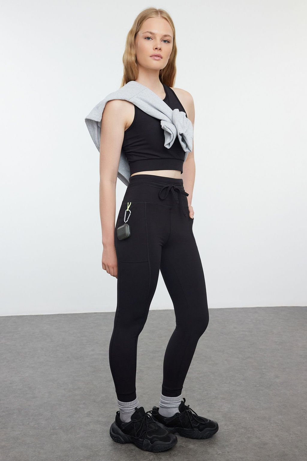 TRENDYOLMILLA Kahverengi F?rcal? Soft Kumas Cep ve Baglama Detayl? Tam Boy Orme Spor Tayt THMAW25TY00014