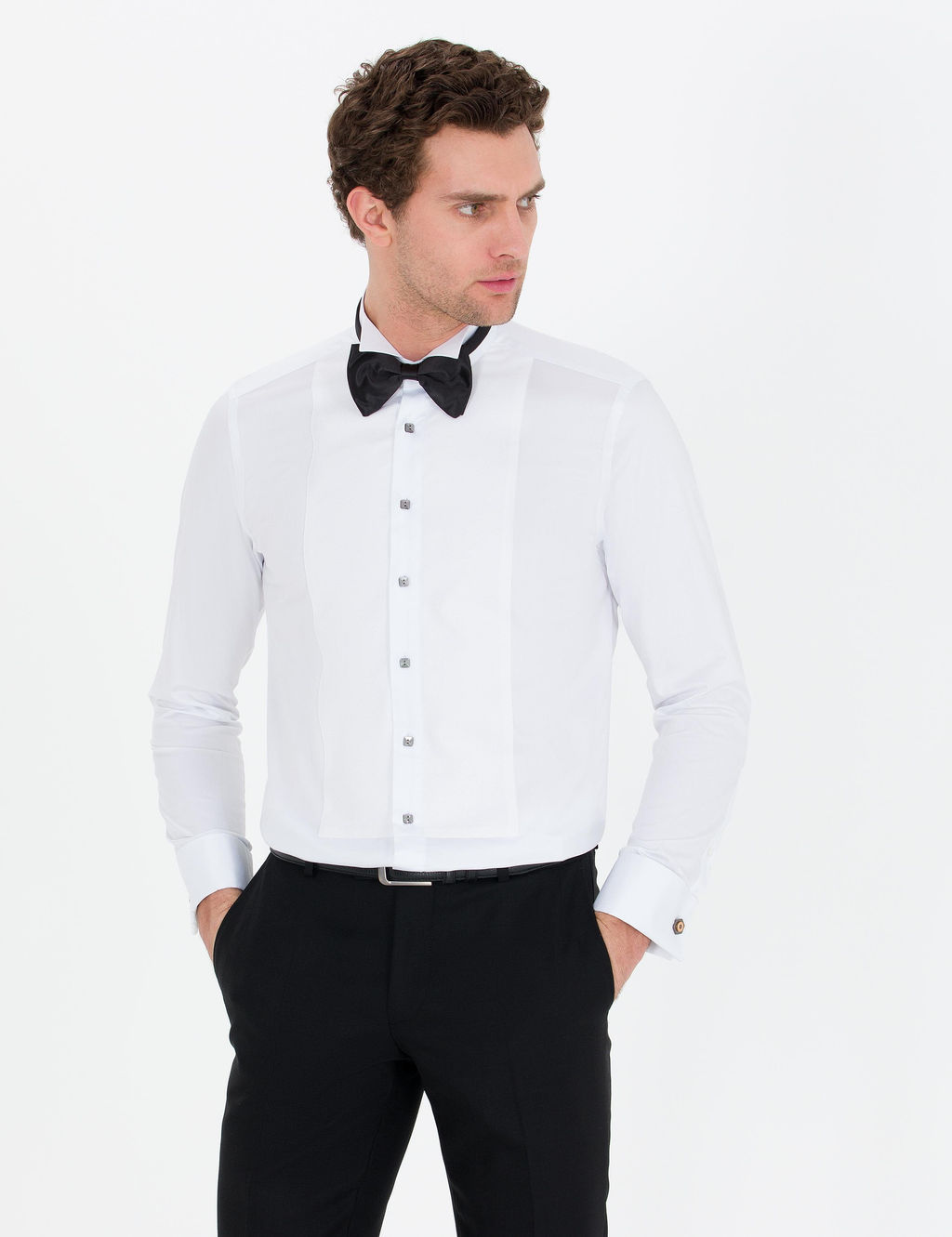 Белая приталенная рубашка под смокинг