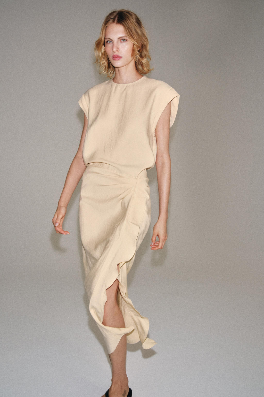 VESTIDO MIDI VOLANTES ZW COLLECTION / Crudo medio - Zara фото 6