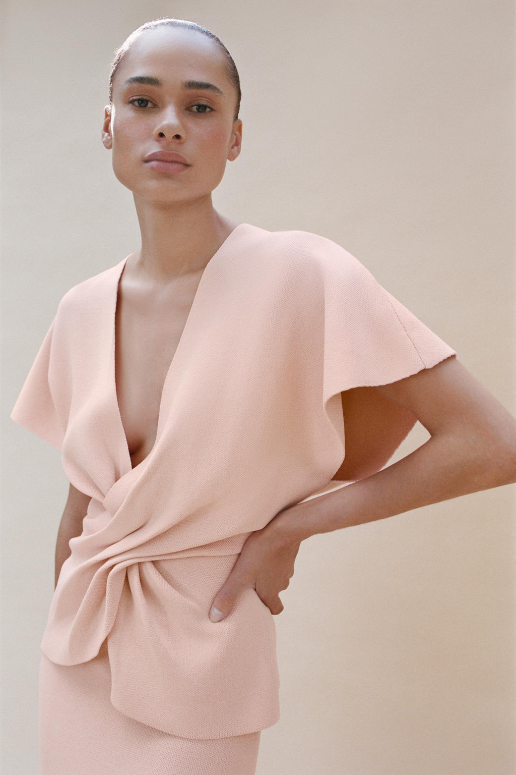 TOP DRAPEADO PUNTO / Rosa pastel