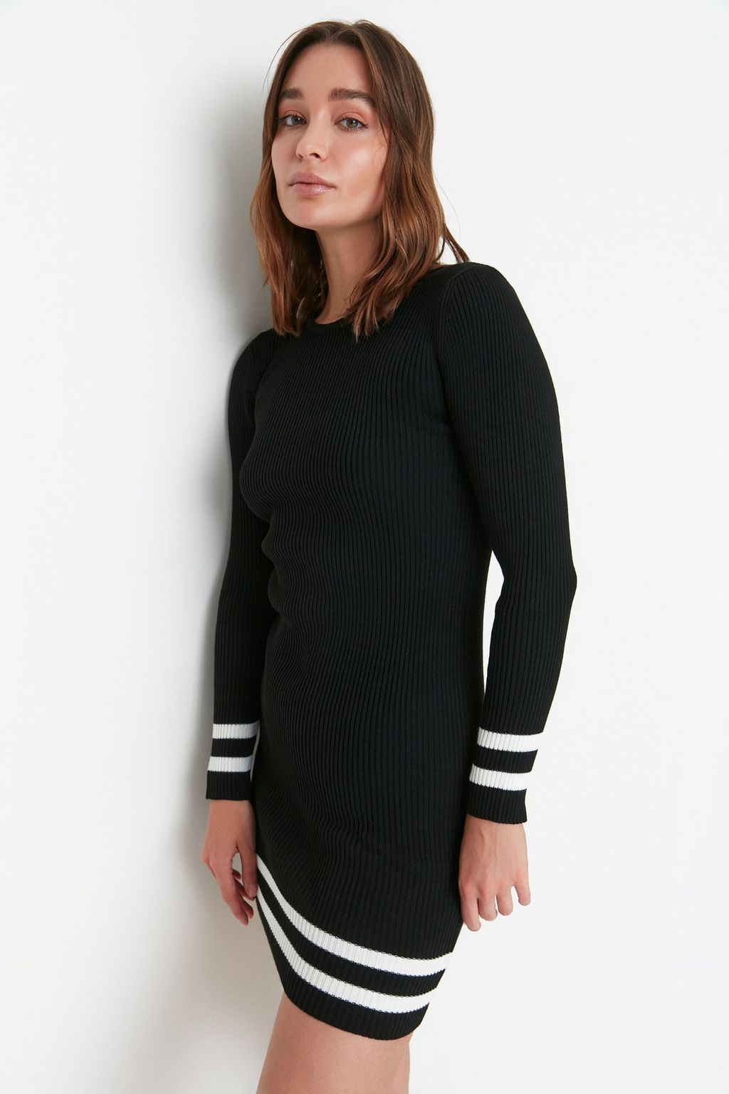 TRENDYOLMILLA Siyah Mini Triko Etek Ucu Cizgili Elbise TWOAW20EL1274  фото 10