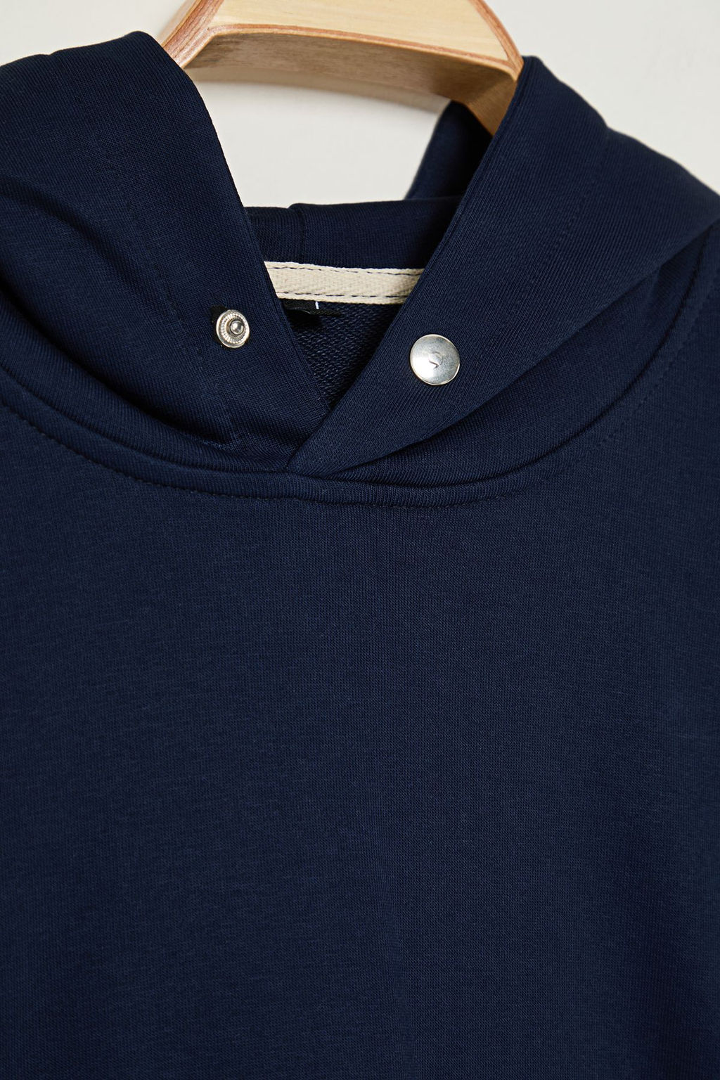 Lacivert Oversize/Genis Kesim C?tc?t Detayl? Basic Kapusonlu Sweatshirt TMNAW25SW00109 - Trendyolmilla фото 7