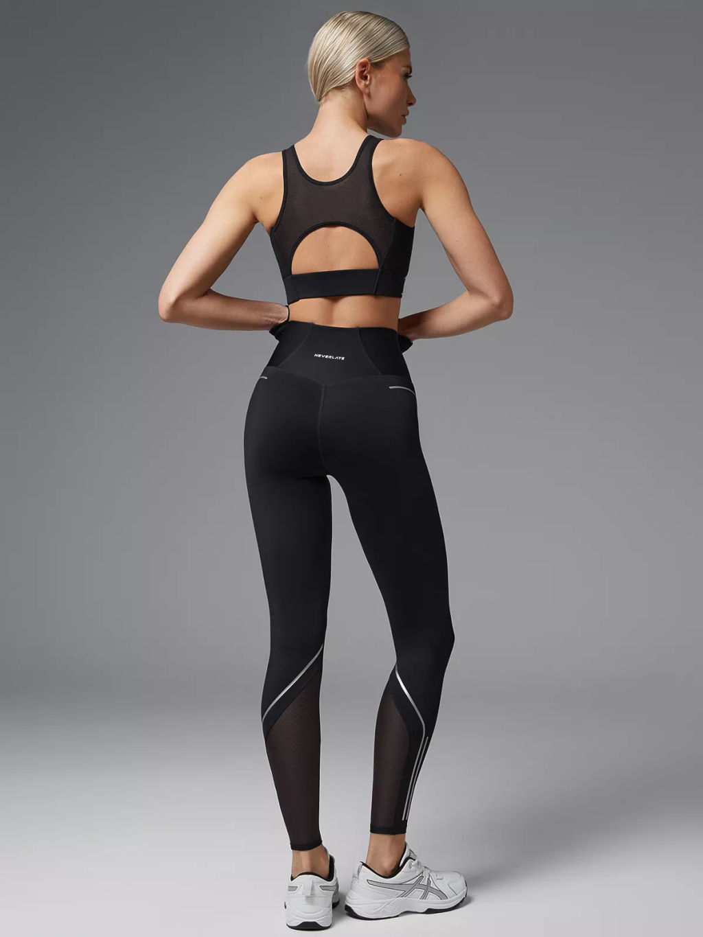 *Спортивный топ-бра на молнии