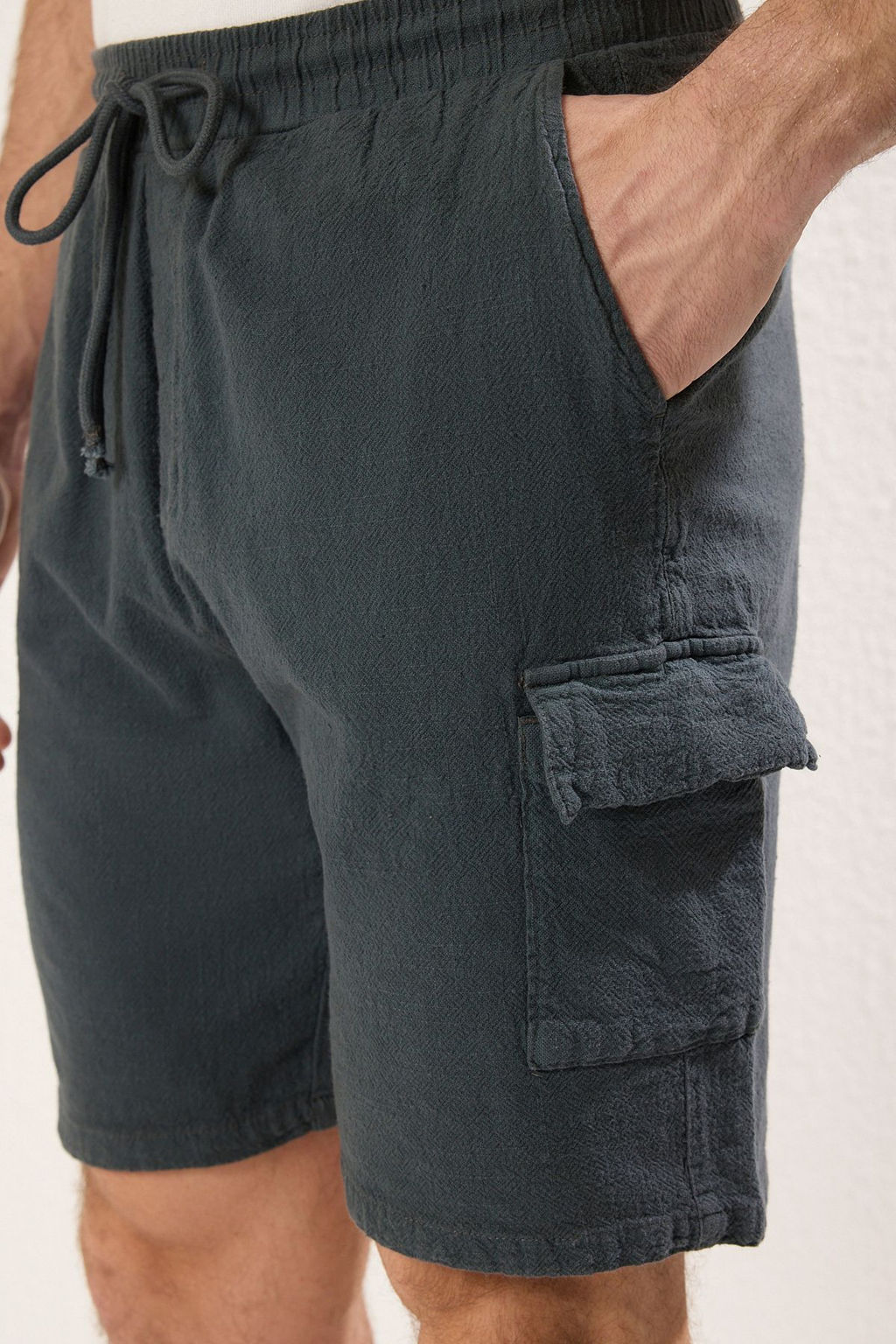 TRENDYOL MAN Antrasit Loose Fit %100 Pamuk Keten Gorunumlu Dokulu Sort & Bermuda TMNSS25SR00007 - Trendyolmilla фото 3