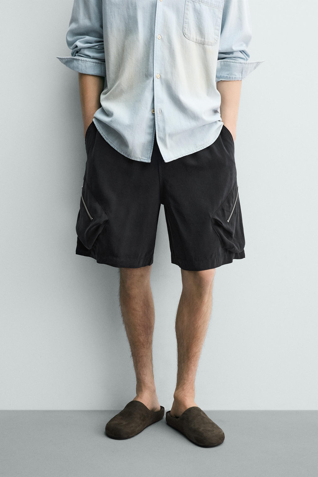 BERMUDA CARGO FLUIDA RELAXED FIT / Negro