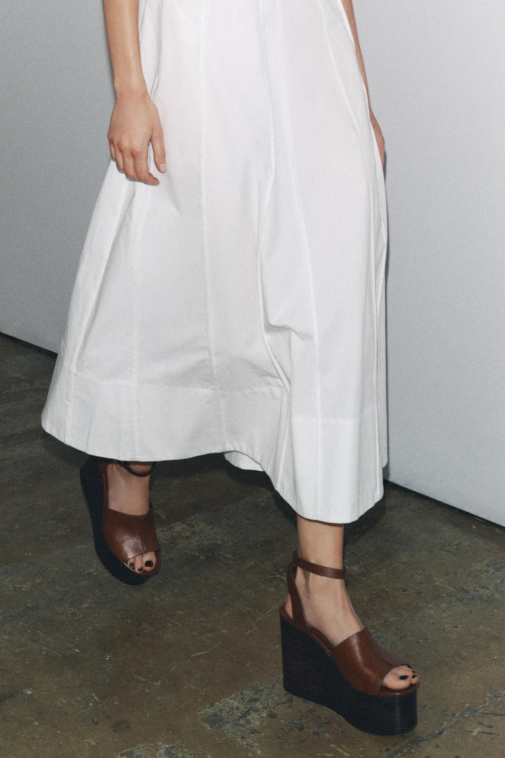 LEATHER WEDGE WITH STRAP