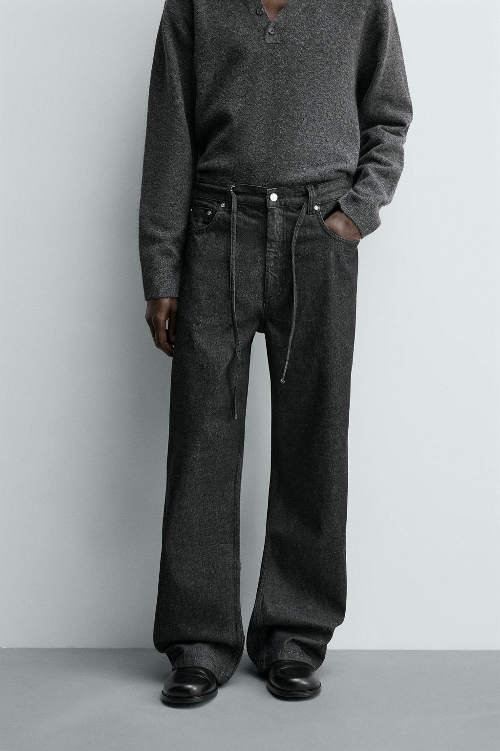 JEANS RELAXED FLARE FIT / Negro - Zara фото 2