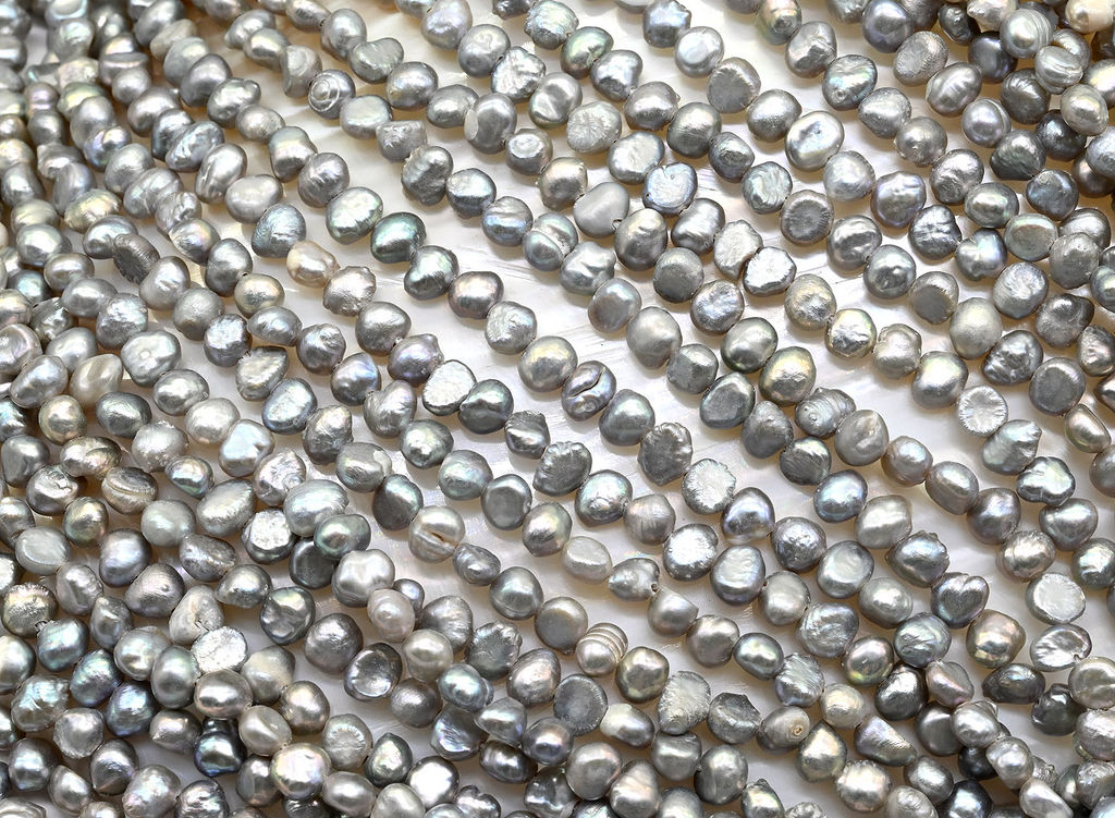 Бусины жемчуг речной галтовка 5*4мм цвет серебро, 34см, 85 бусин Радуга камня
