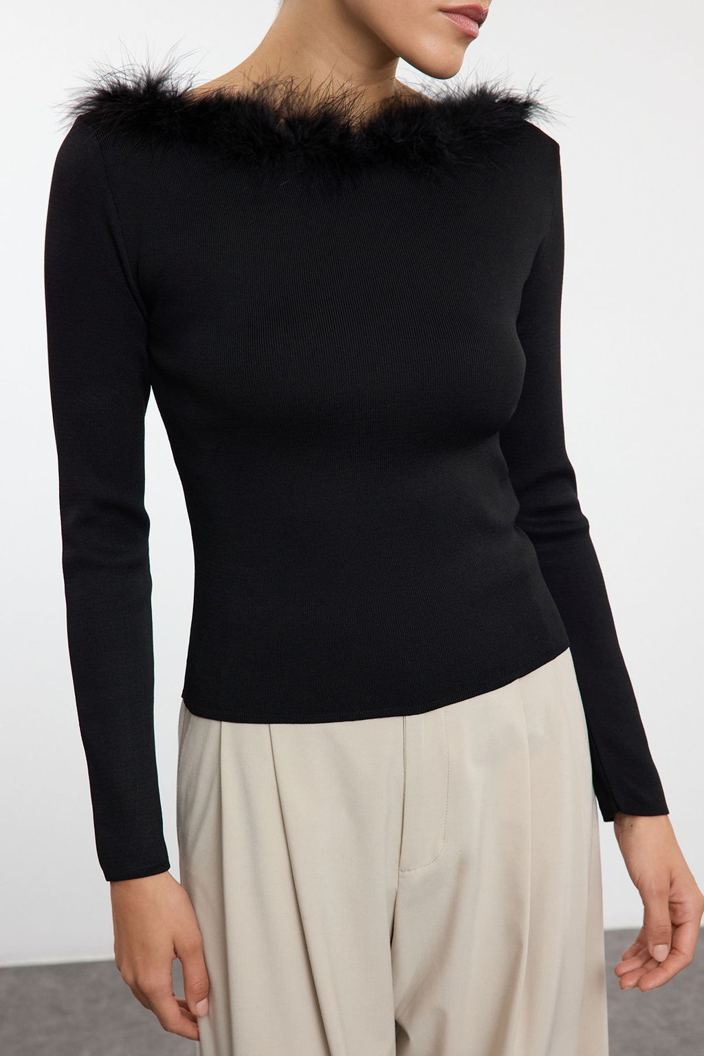 Siyah Kay?k ve Yaka Detayl?. Fitted/Vucudu Saran Triko Kazak TWOAW25KZ00132 - Trendyolmilla фото 3