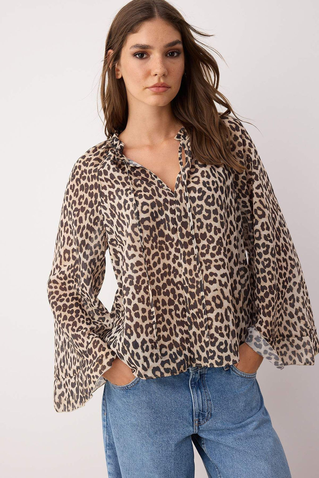 Cok Renkli Volan Kollu Leopar Desenli Dokuma Bluz TWOAW26BZ00054