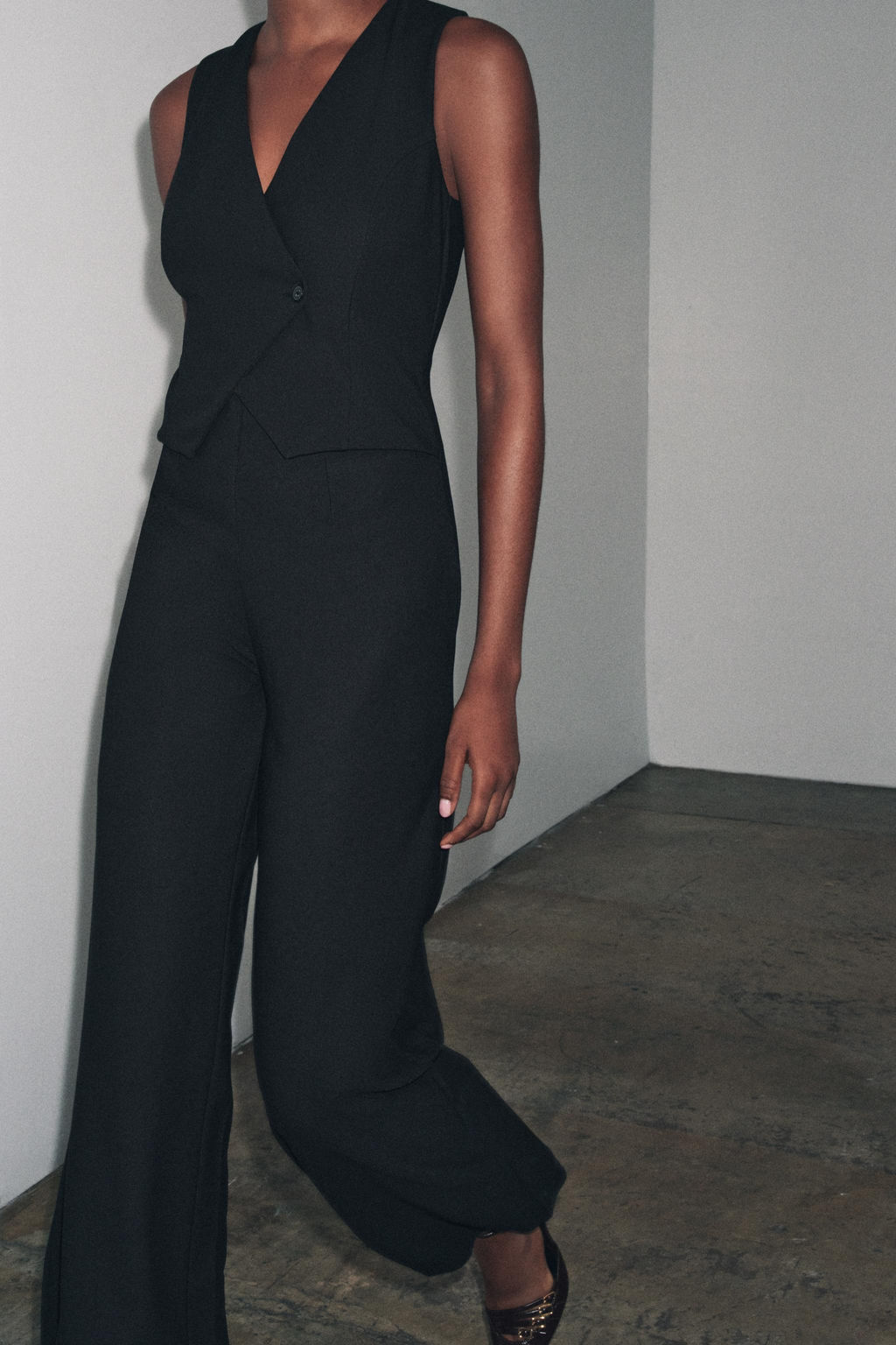 LONG CREPE JUMPSUIT WITH WAISTCOAT DETAIL - Zara фото 3