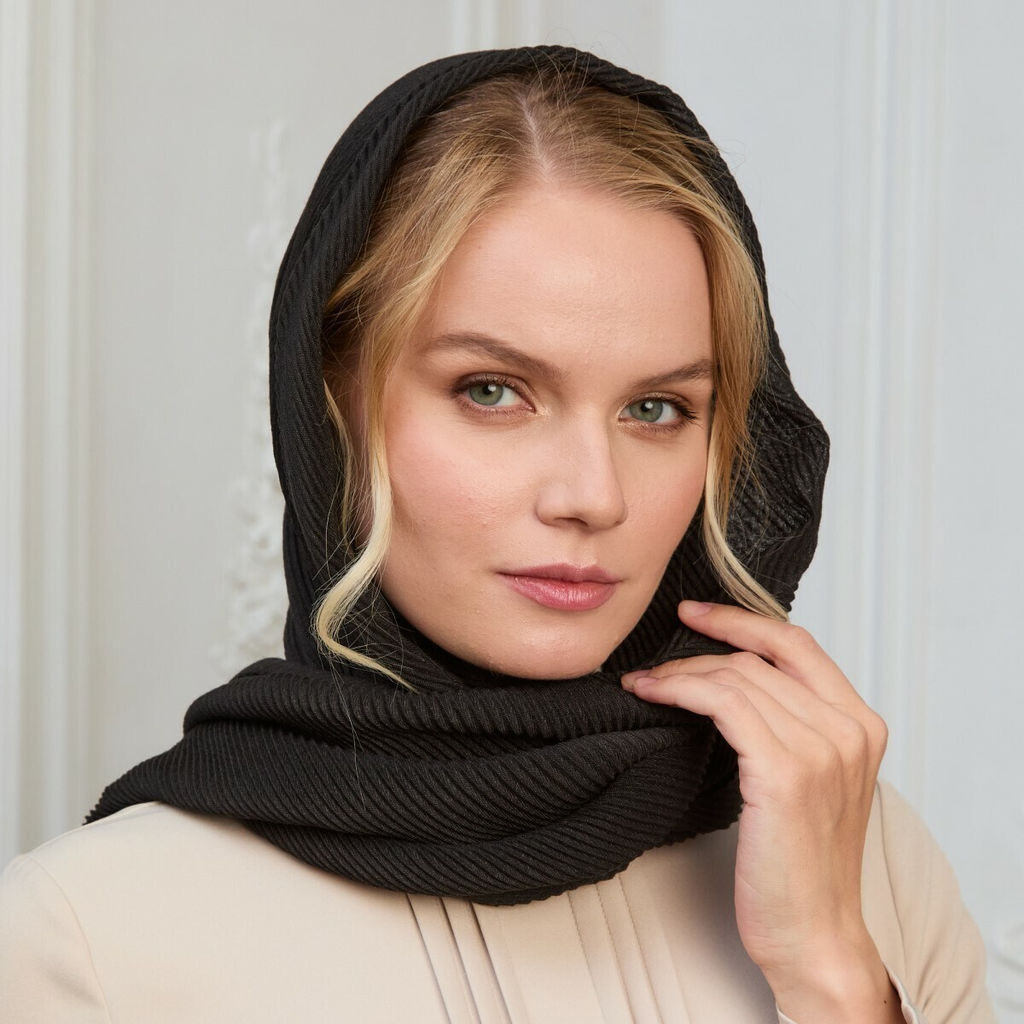 Палантин 180 х 70 см Гофра, цвет черный - Мастерская ПОКРОВ фото 4