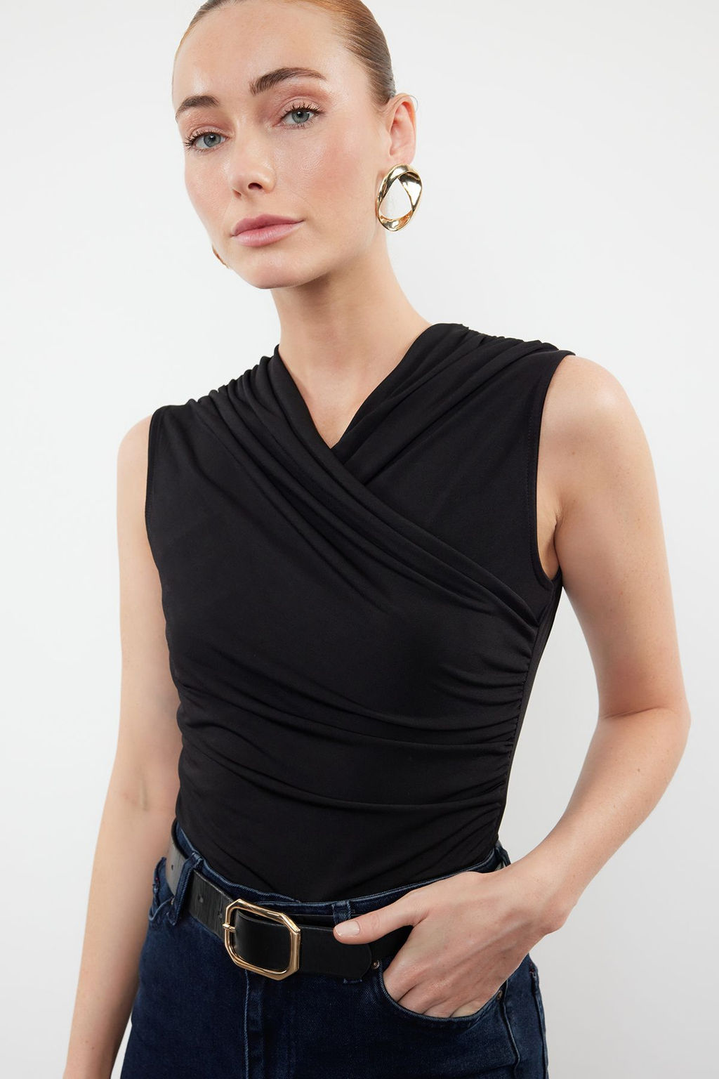 Trendyolmilla Siyah Fitted/Vucuda Oturan Buzgu Detayl? Kolsuz Esnek Orme Bluz TWOSS24BZ00518