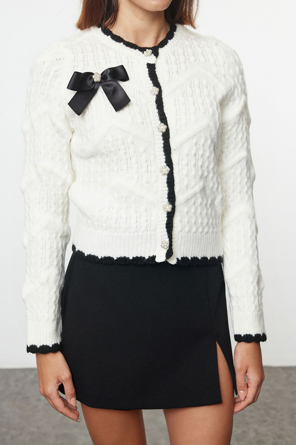 TRENDYOLMILLA Ekru Kurdele/Fiyonk Detayl? Boncuk Islemeli Triko H?rka TWOAW25HI00247  фото 10