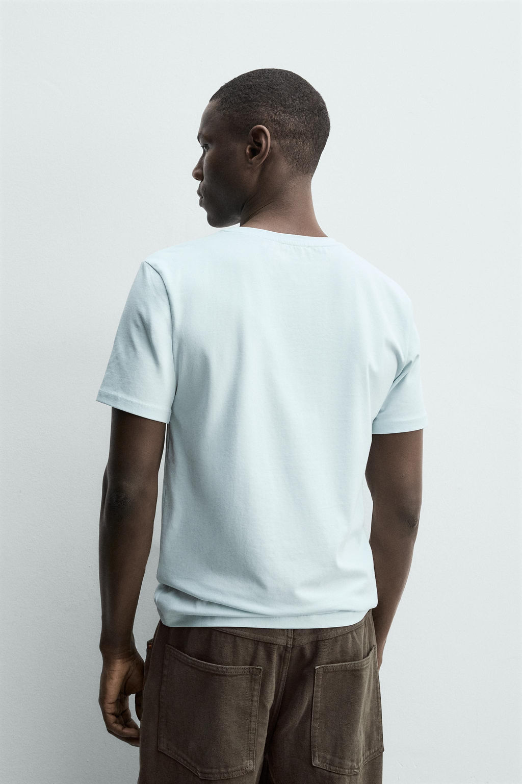 CAMISETA SLIM FIT B?SICA /01 / Celeste claro