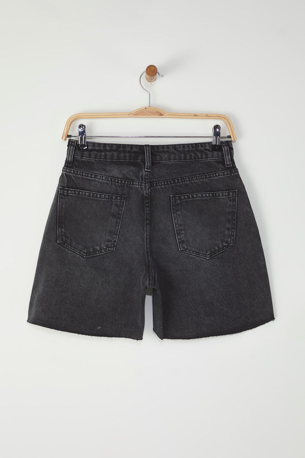 TRENDYOLMILLA Siyah Paca Kesikli City Denim Sort TWOSS25SR00177  фото 6