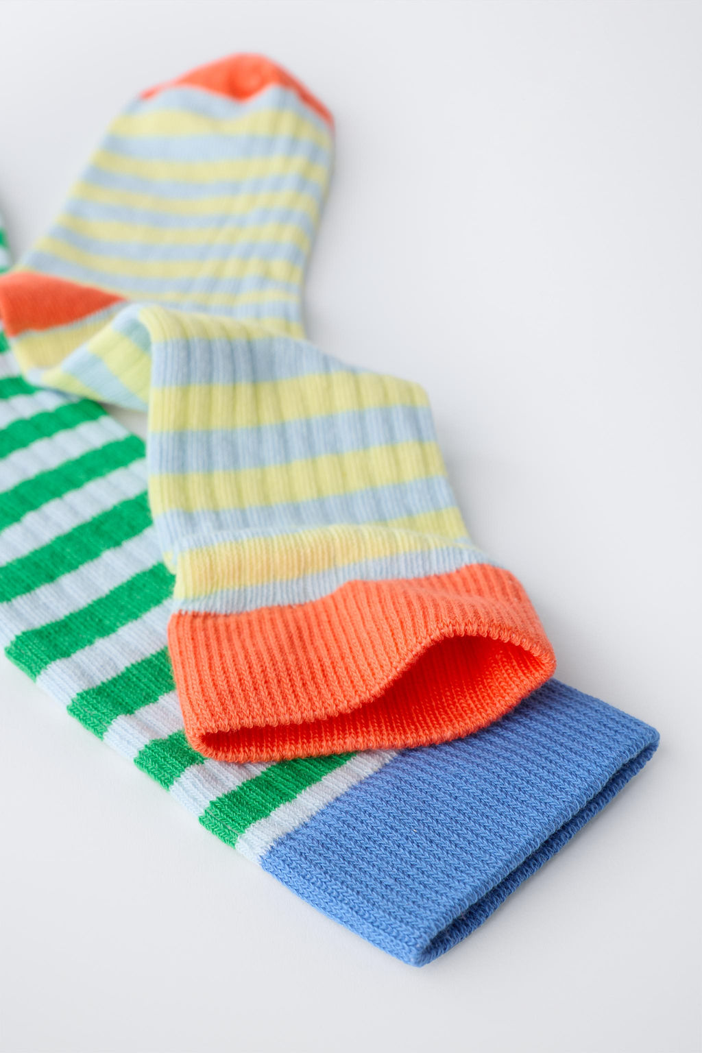 PACK DOS CALCETINES ALTOS RAYAS / Verde