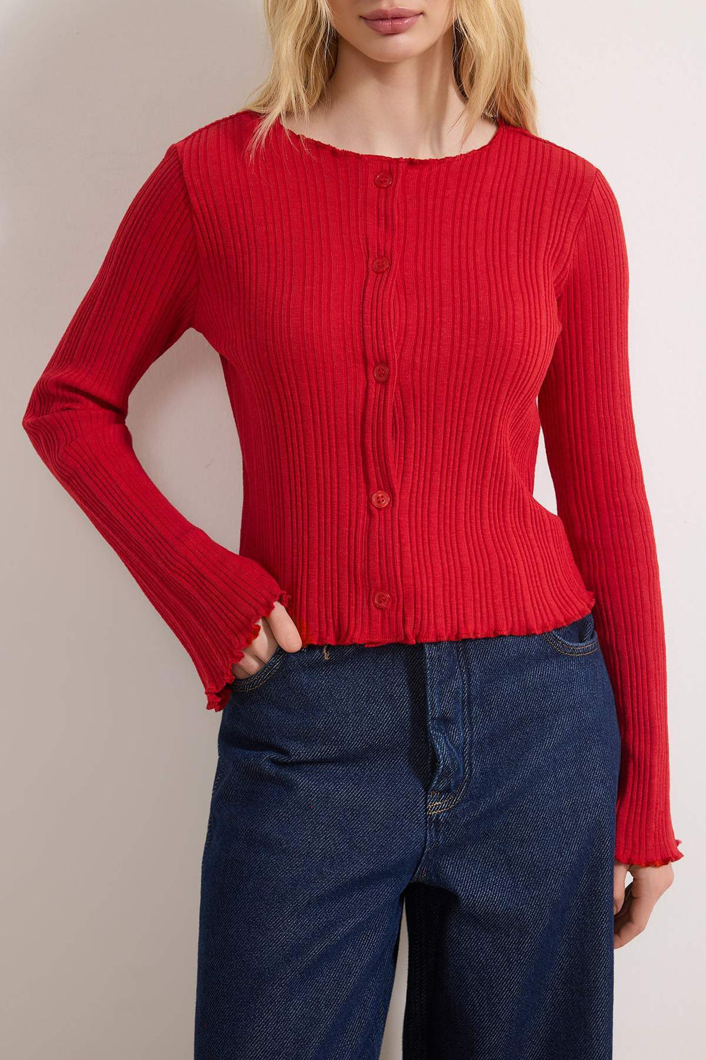 K?rm?z? Jakarl? Fitted/Vucuda Oturan Dugme Detayl? Esnek Orme Bluz TWOAW26BZ00046