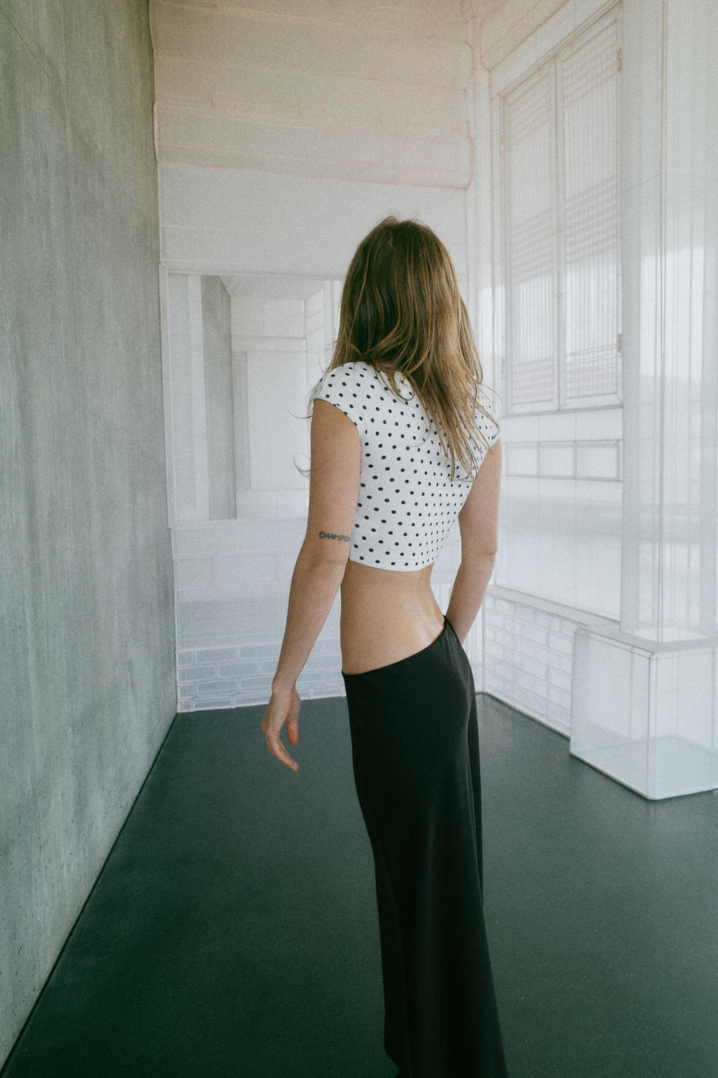 CAMISETA CROPPED MANGA CORTA LUNARES / Blanco / Negro - Zara фото 3